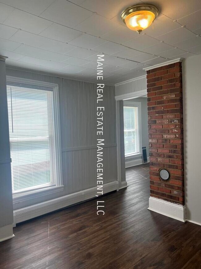 Building Photo - 116 4th St