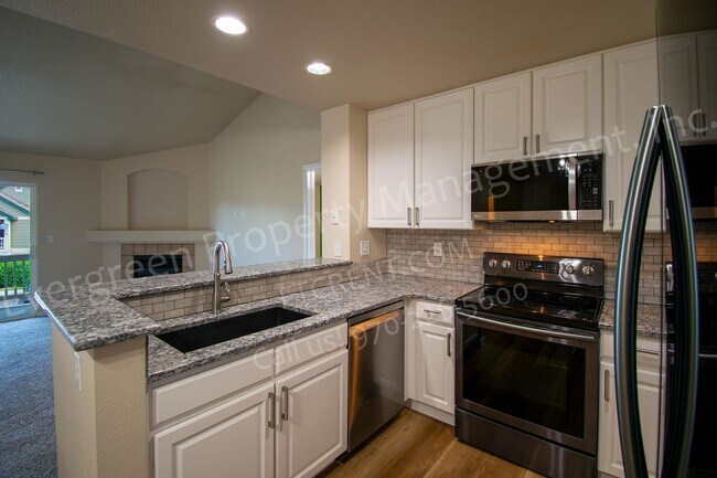 Building Photo - 5225 White Willow Dr