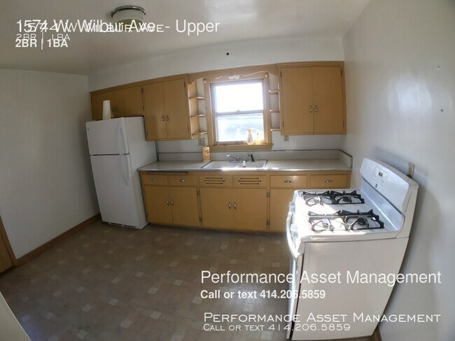 Building Photo - Fantastic Milwaukee 2bdrm Upper Unit