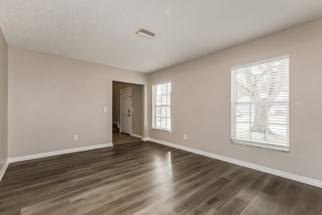 Foto del edificio - 2601 Berryvine Pl