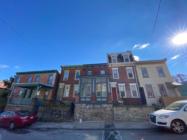 Foto del edificio - 74 E Church Ln