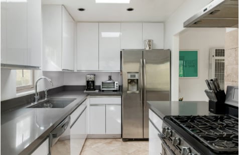 Building Photo - 935 Superba Ave