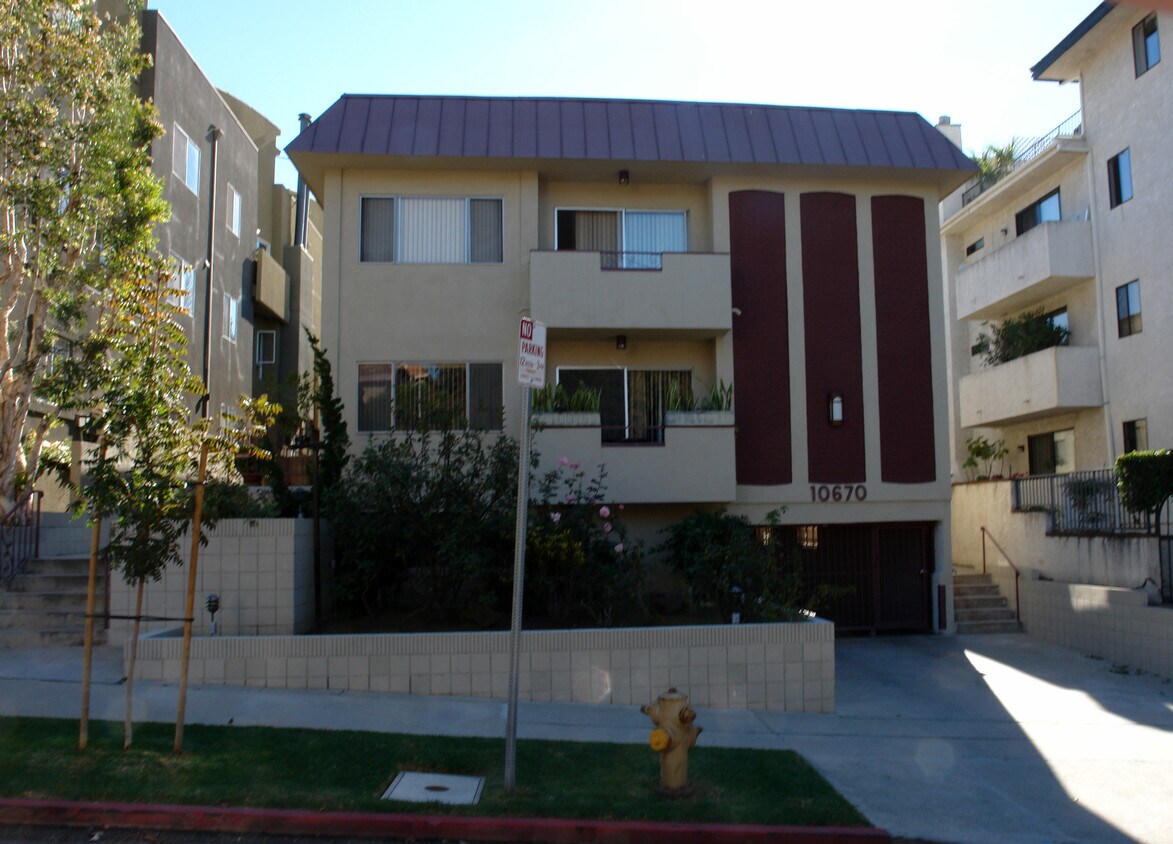 Primary Photo - 10670 Wilkins Ave