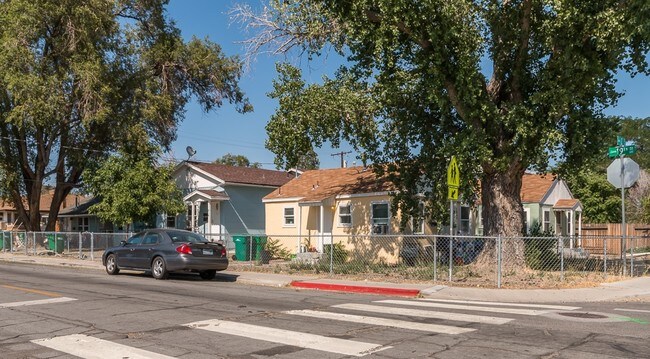 Building Photo - 624 19th St
