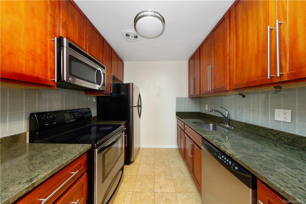 101 Chateau Rive Unit 101, Peekskill, NY 10566 Room for Rent in