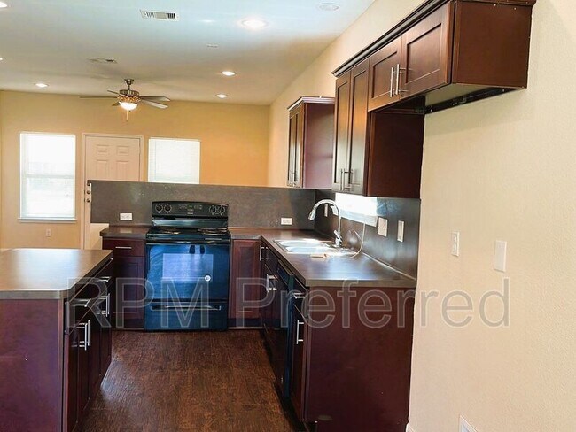 Building Photo - 8526 Homewood Ln