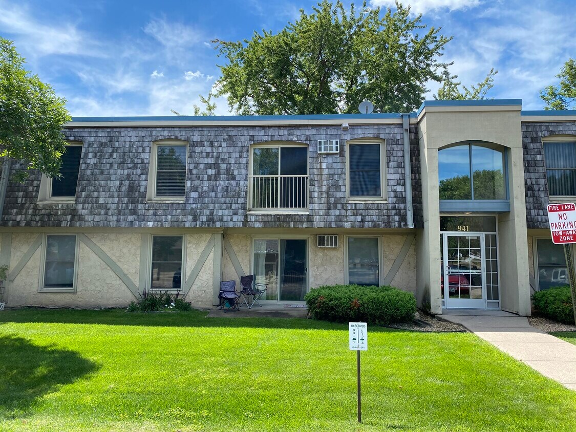 Unit is Center top floor. - 941 11th Ave S