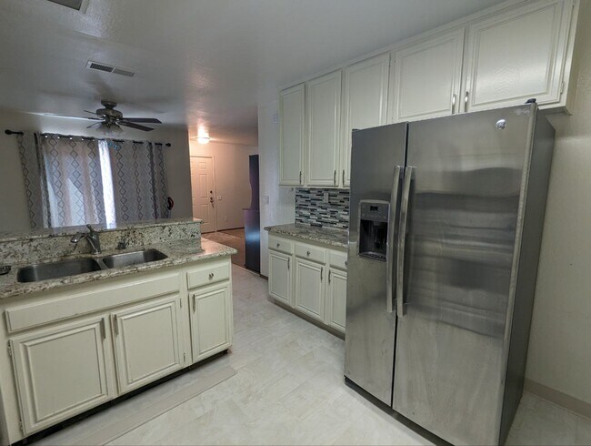 Building Photo - 206 Ladera Plaza