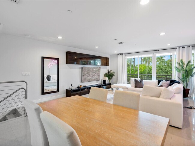 Foto del edificio - 832 NE 19th Ave