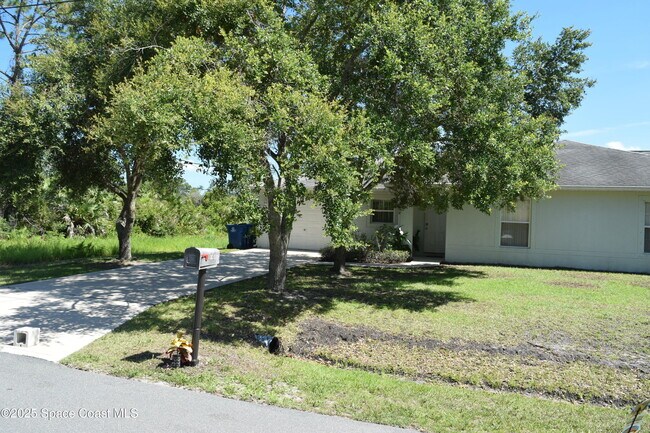 Building Photo - 1650 Chamorro St SE