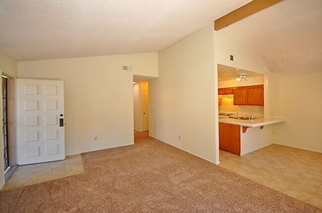 Foto del edificio - Lovely single level end unit in Tanglewood...