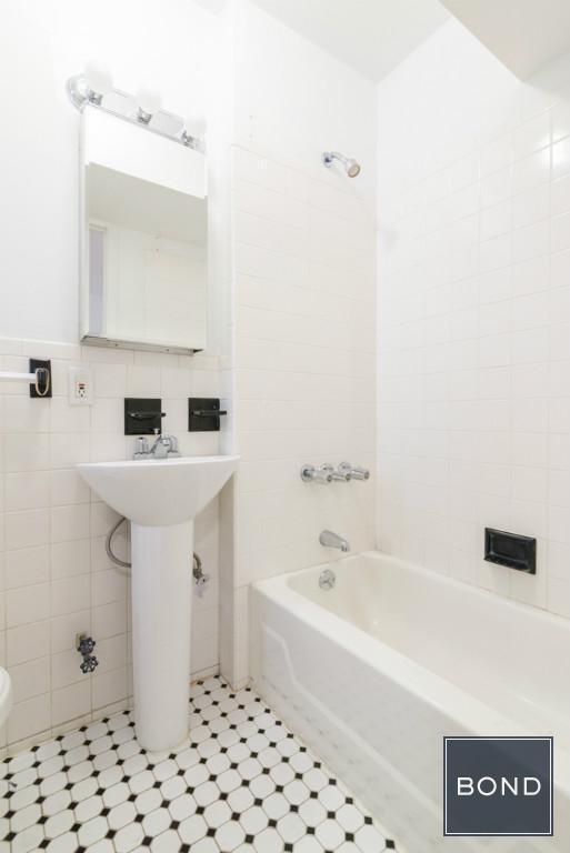 Foto del edificio - 419 E 73rd St