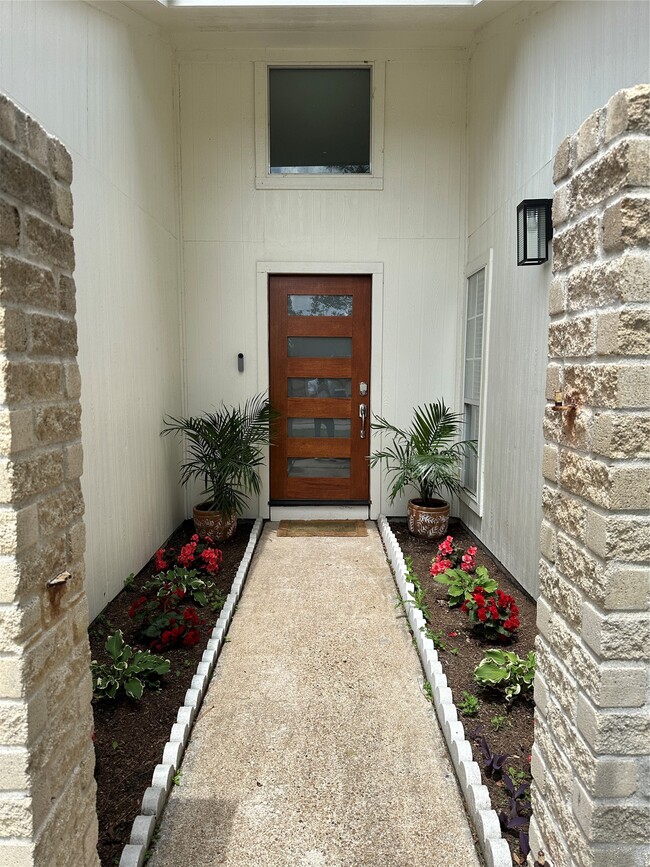 Foto del edificio - 16007 Mill Point Dr