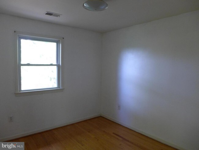 Foto del edificio - 3320 Spring Ln