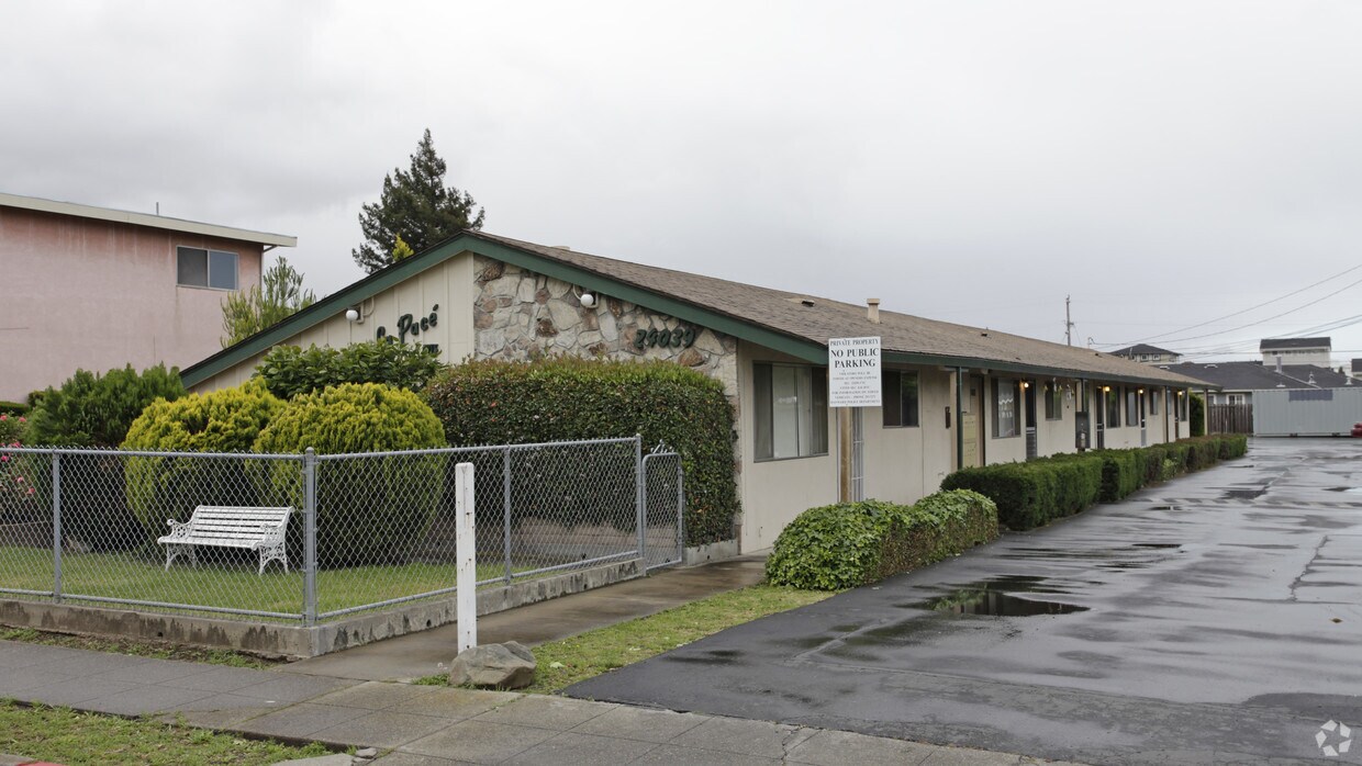 Foto principal - 24039 Park St