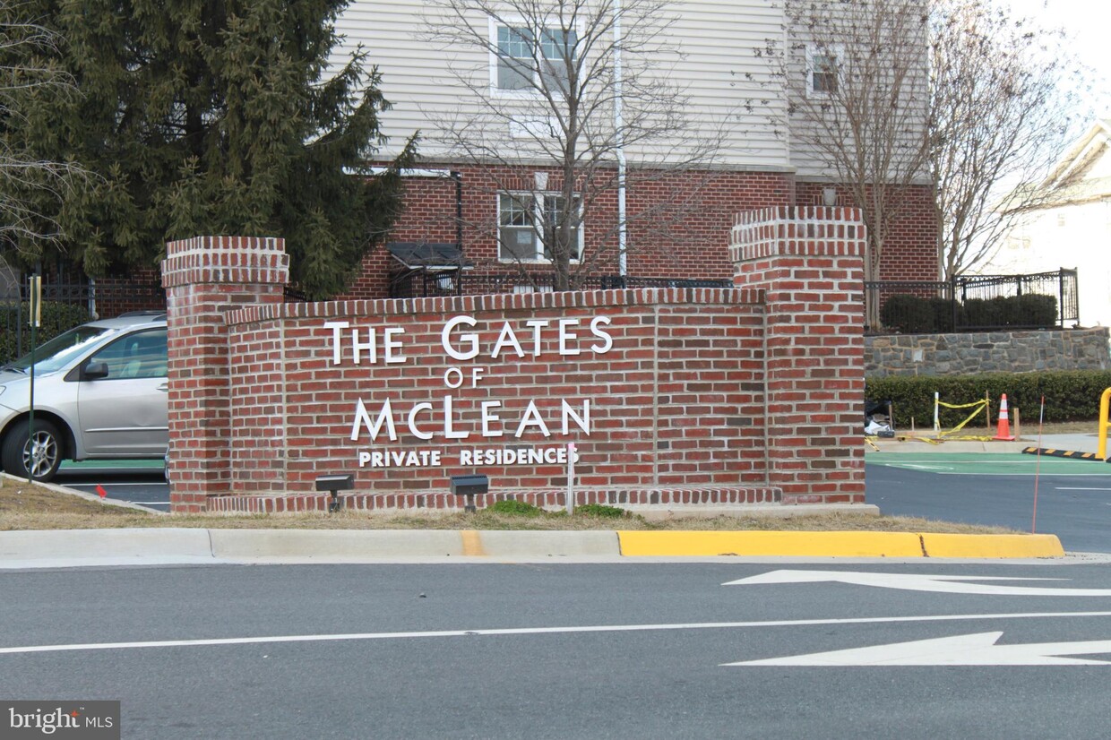 Primary Photo - 1600 Spring Gate Dr