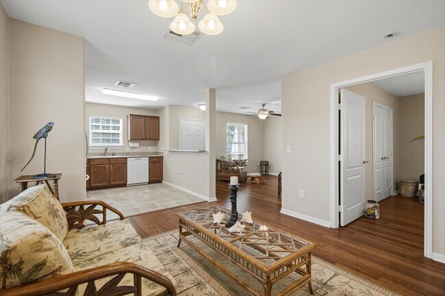 Foto del edificio - 1618 Bayou Shore Dr