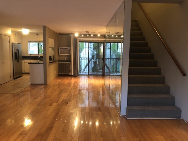 Foto del edificio - 4746 Oakwood Ave