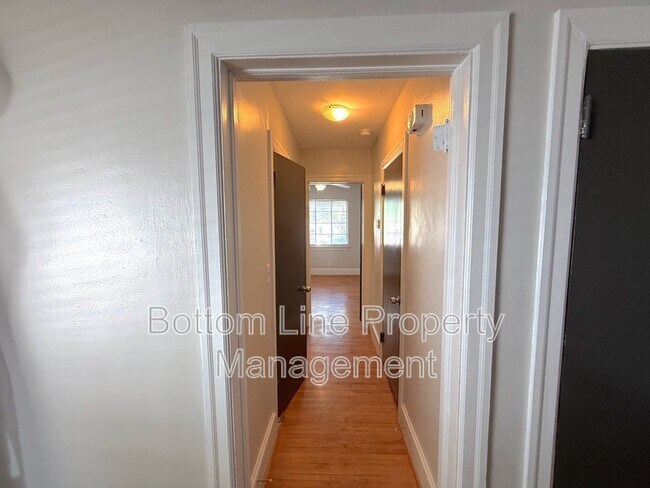 Building Photo - 1720 Garden Terrace
