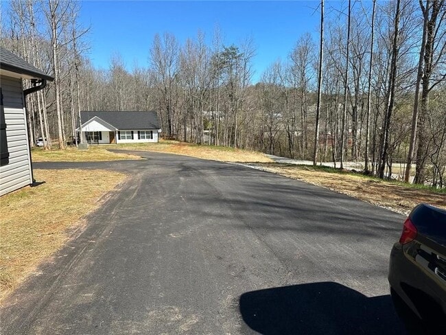 Building Photo - 295 Pony Lake Rd