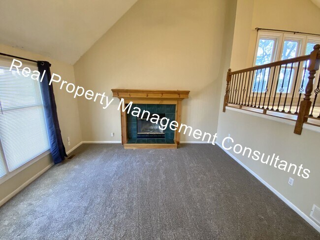 Building Photo - Split Level in Lee's Summit