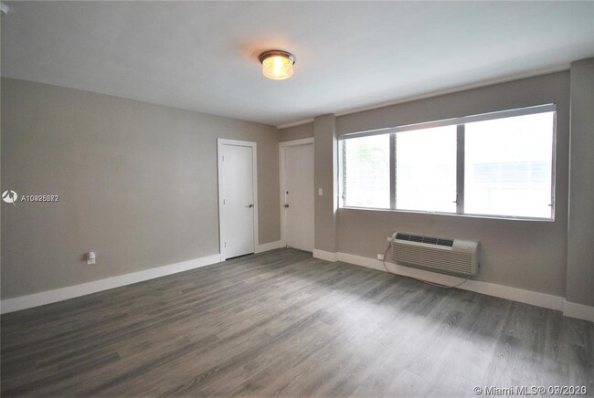 Foto del edificio - 7609 Carlyle Ave
