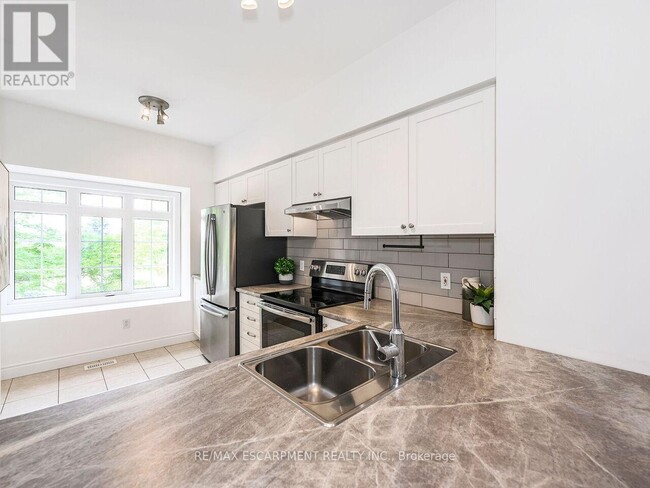 Photo du bâtiment - 5080-5080 Fairview St