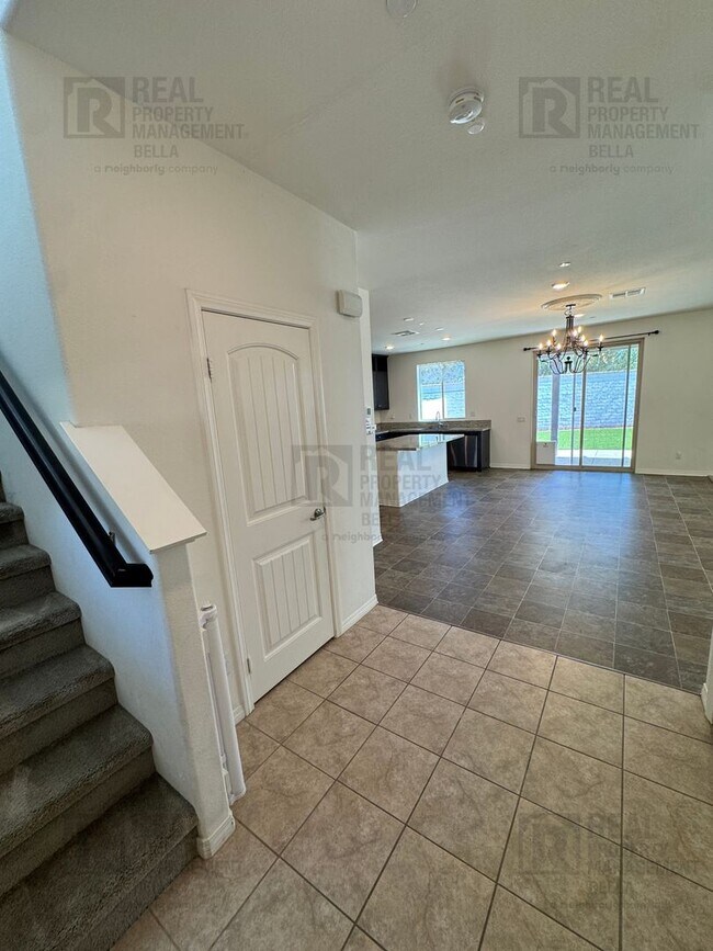Foto del edificio - Spacious Menifee Home with Open Floor Plan, Walk-In Closets & Covered Patio