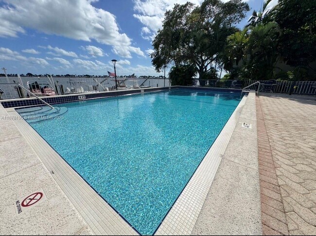 Foto del edificio - 2201 Brickell Ave