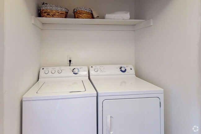2BR, 2BA - 900 SF - Plantation Flats Apartment Homes