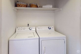 2BR, 2BA - 900 SF - Plantation Flats Apartment Homes