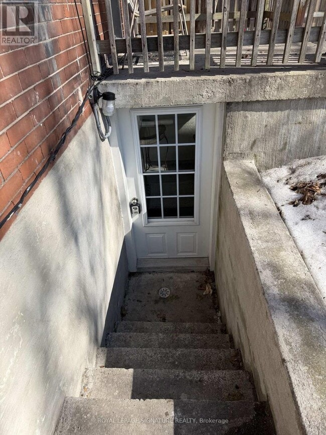 Building Photo - 295 Arthur St