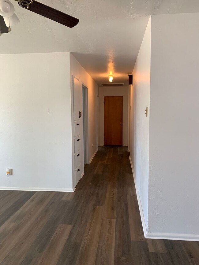 Foto del edificio - 240 E Tierra Blanca Rd
