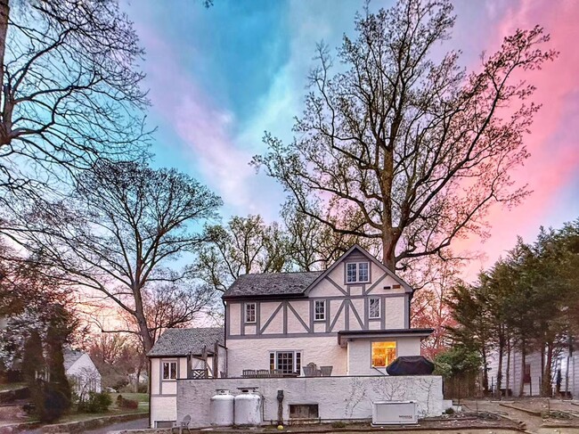 Foto del edificio - 8 Southwoods Ln