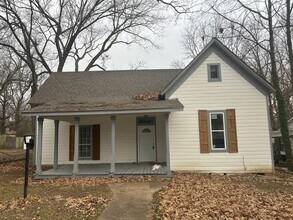 Building Photo - 605 Byars St