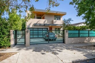 Building Photo - 5222 Lennox Ave