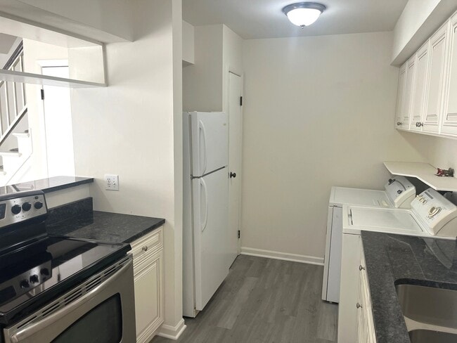 Foto del edificio - 1381 N Glen Cir