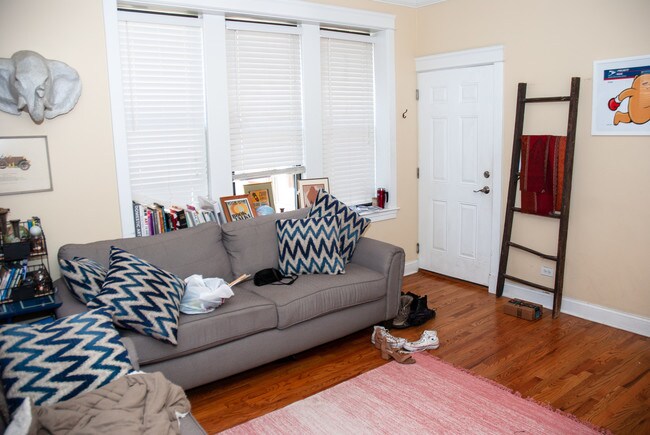 Foto del edificio - 3708 W Wrightwood Ave