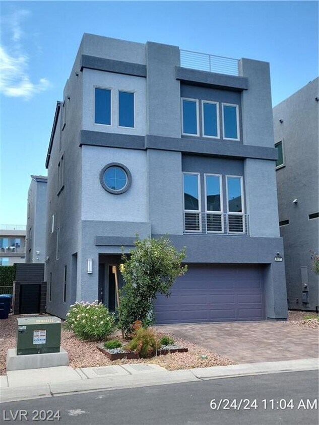Primary Photo - EXQUISITE TRI-LEVEL RESIDENCE IN THE SOUTH...