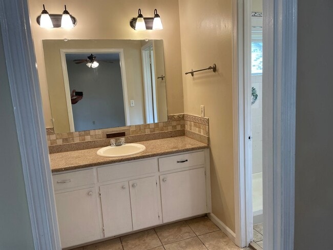 Foto del edificio - Nice 3/2 with bonus rm in Carriage Hills