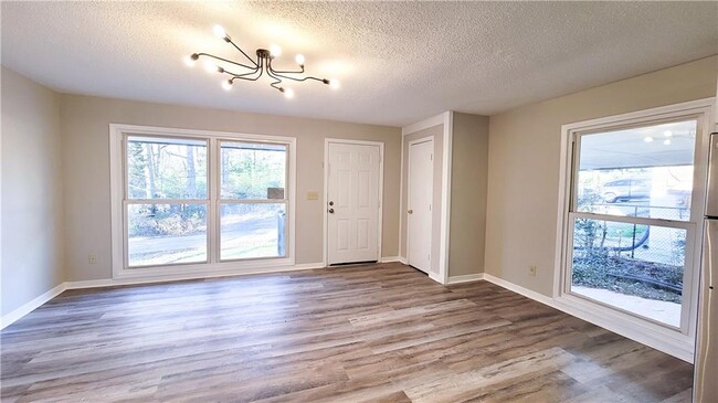 Building Photo - 755 Fallview Dr