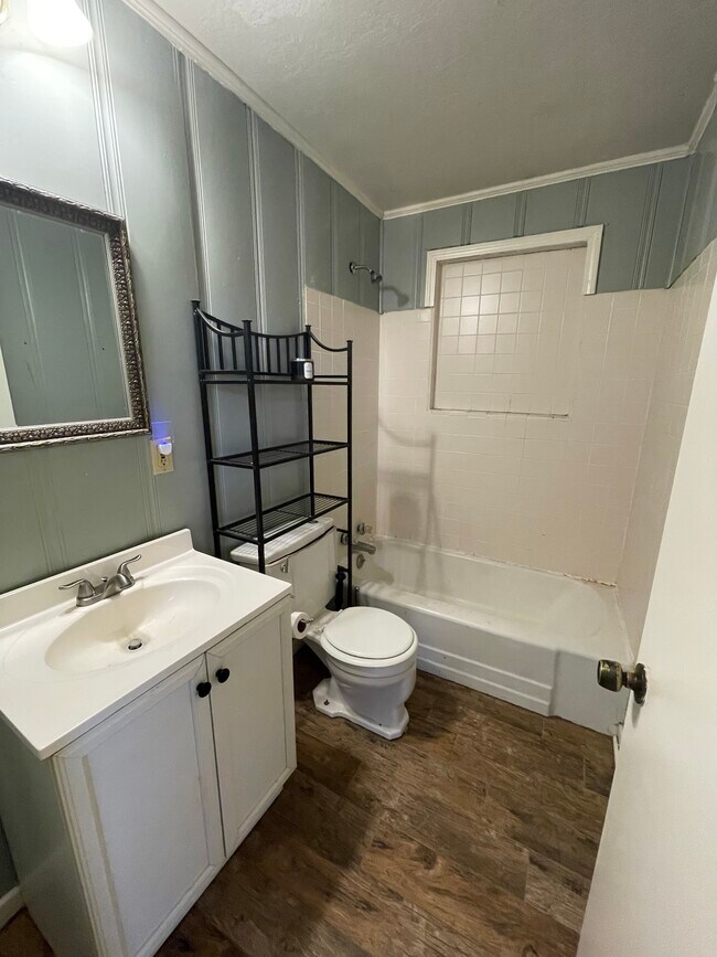 Building Photo - 34309 Pinetree Dr