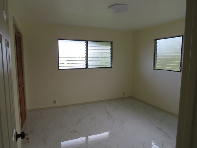 Building Photo - 127A Kanoelani St
