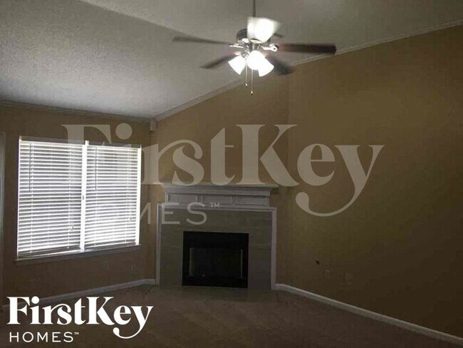 Building Photo - 4143 Ravenwood Dr N