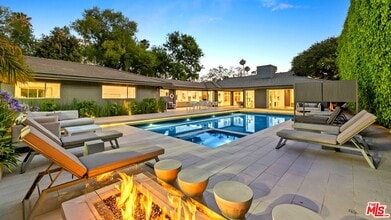 Building Photo - 602 Whittier Dr
