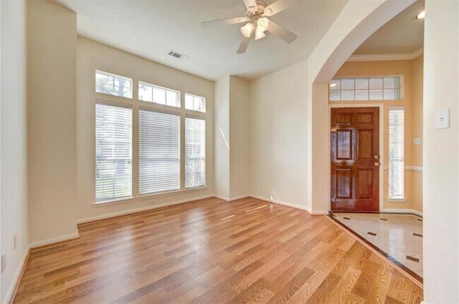 Foto del edificio - 13130 Georgetown Dr