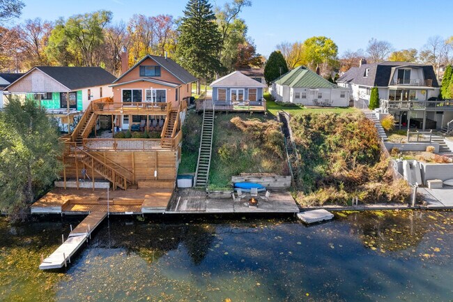 Building Photo - 715 Vistula Rd