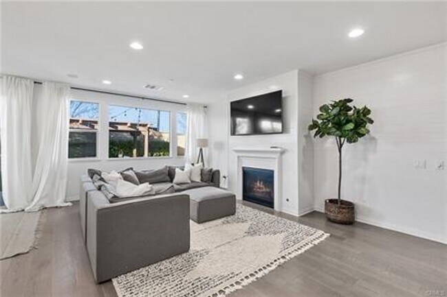 Building Photo - 31650 Sweetwater Cir