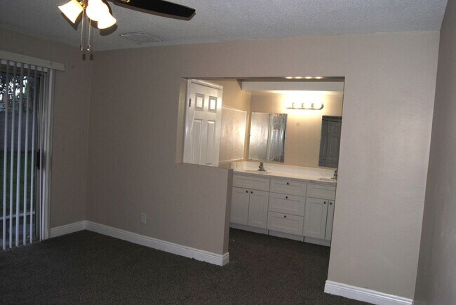 Building Photo - 405 Plato Ct