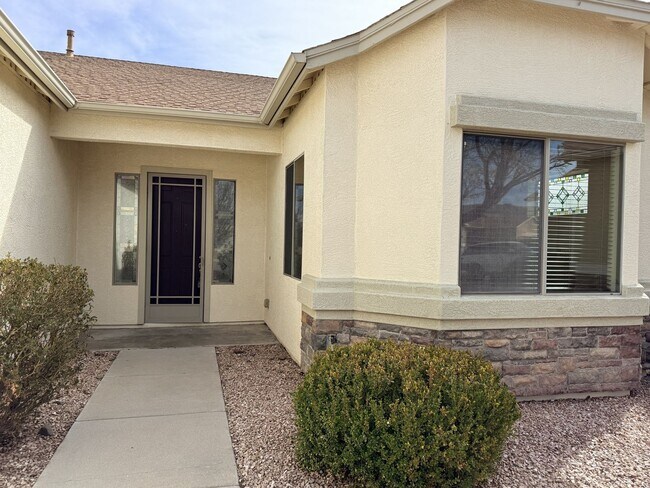 Foto del edificio - Four Bedroom Home in Granville!!!